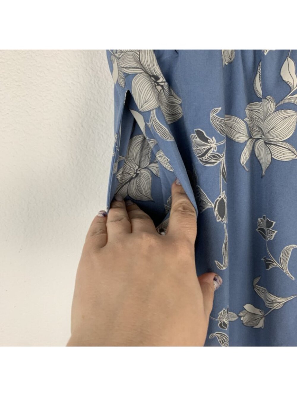 ✨3/$30 LOGO by Lori Goldstein 10 Blue Floral Print Gaucho Cropped Lounge Pants - Picture 4 of 6